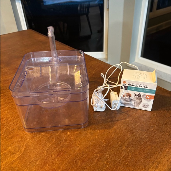 Clear Pet Water Fountain with 3 Filters - Picture 2 of 6